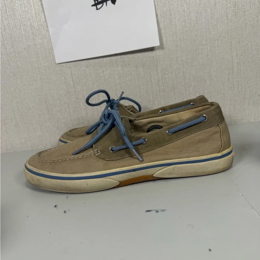 Sperry‎ Tan Boat Shoes with Blue Laces